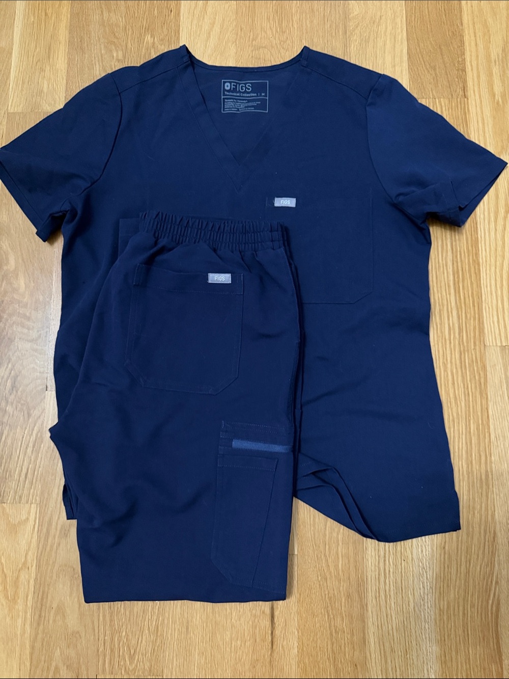 FIGS Women’s Navy Set